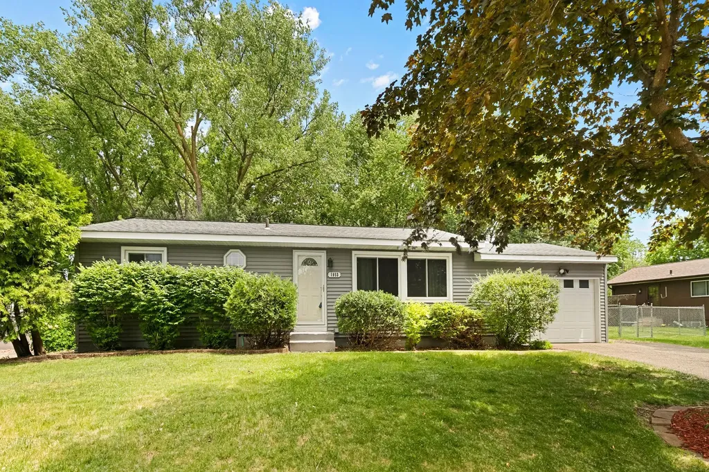 1953 Lakeaires Boulevard White Bear Lake MN 55110
