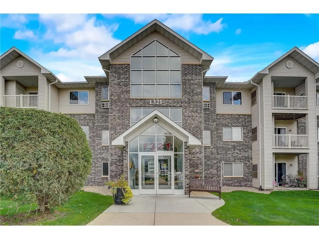 1321 Lake Drive W Chanhassen MN 55317