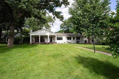 524 Mississippi River Boulevard S Saint Paul MN 55116
