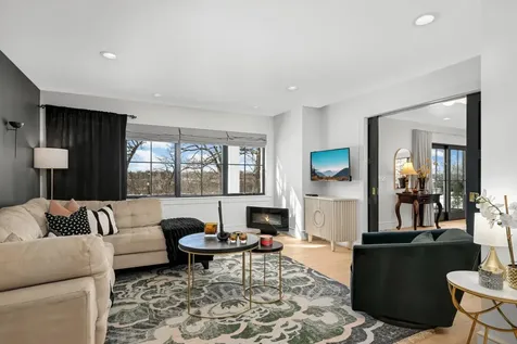 524 Mississippi River Boulevard S Saint Paul MN 55116