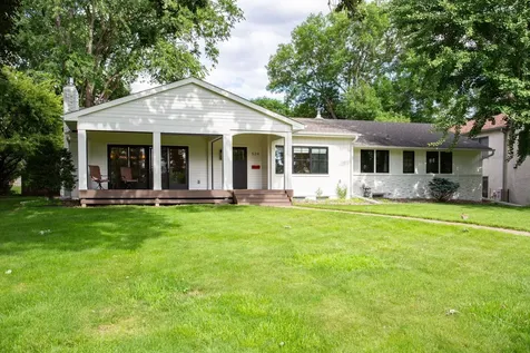524 Mississippi River Boulevard S Saint Paul MN 55116