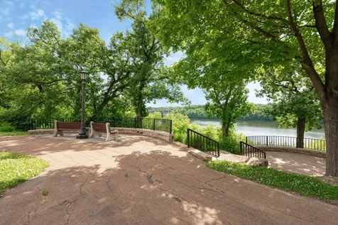 524 Mississippi River Boulevard S Saint Paul MN 55116