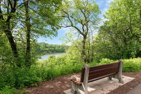 524 Mississippi River Boulevard S Saint Paul MN 55116
