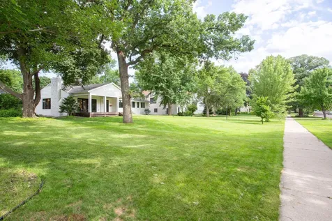524 Mississippi River Boulevard S Saint Paul MN 55116