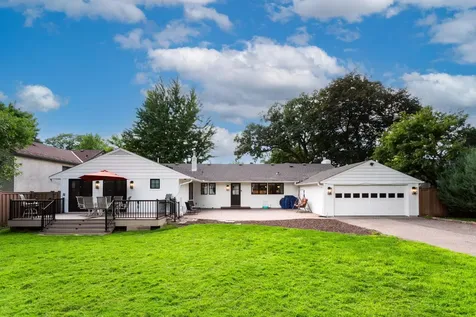 524 Mississippi River Boulevard S Saint Paul MN 55116