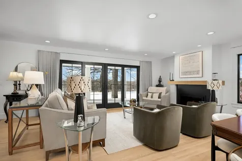 524 Mississippi River Boulevard S Saint Paul MN 55116
