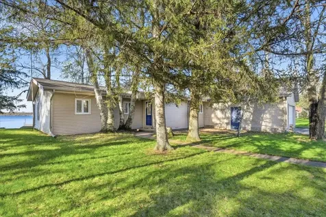 250 Magnor Lake Court Clayton WI 54004