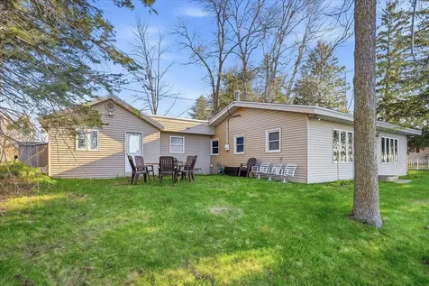250 Magnor Lake Court Clayton WI 54004