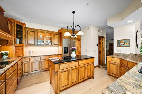 101 Willoughby Way E Minnetonka MN 55305