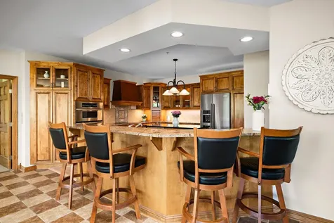 101 Willoughby Way E Minnetonka MN 55305