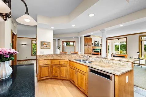 101 Willoughby Way E Minnetonka MN 55305