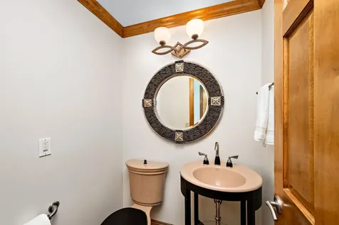 101 Willoughby Way E Minnetonka MN 55305