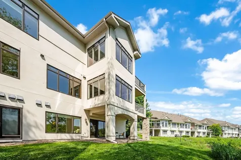 101 Willoughby Way E Minnetonka MN 55305