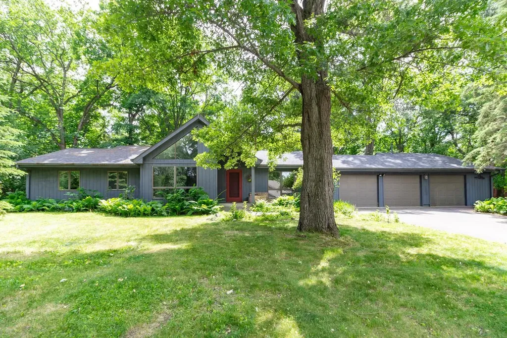 500 Robert Court Mahtomedi MN 55115