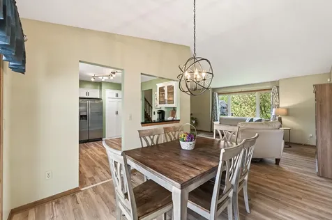 2287 Helmo Court N Oakdale MN 55128