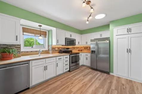 2287 Helmo Court N Oakdale MN 55128
