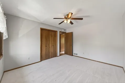 2287 Helmo Court N Oakdale MN 55128