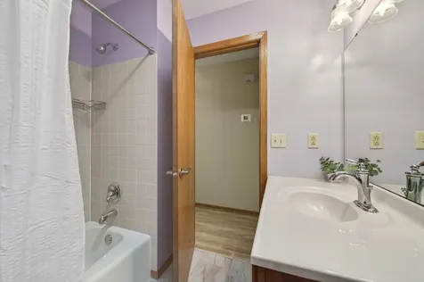 2287 Helmo Court N Oakdale MN 55128