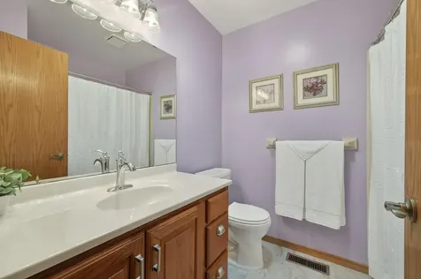 2287 Helmo Court N Oakdale MN 55128