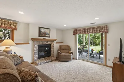 2287 Helmo Court N Oakdale MN 55128