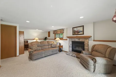 2287 Helmo Court N Oakdale MN 55128