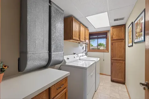 2287 Helmo Court N Oakdale MN 55128