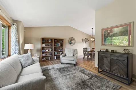 2287 Helmo Court N Oakdale MN 55128