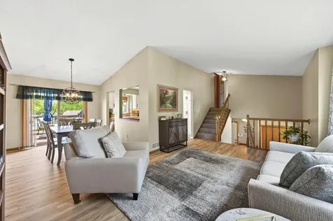 2287 Helmo Court N Oakdale MN 55128