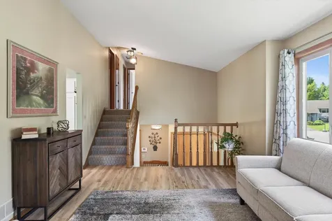 2287 Helmo Court N Oakdale MN 55128