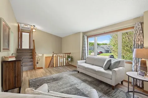 2287 Helmo Court N Oakdale MN 55128
