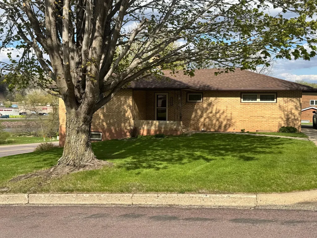 824 Brown Street Jackson MN 56143