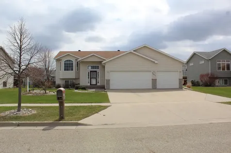 1611 Oakwood Drive West Fargo ND 58078