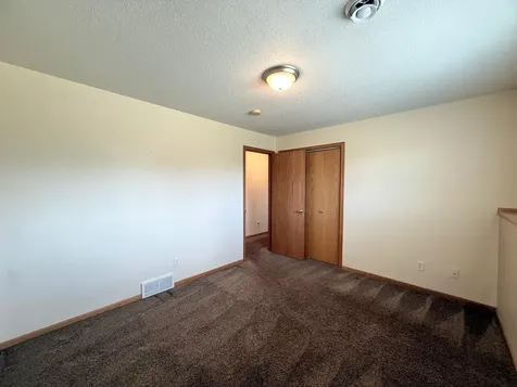 1611 Oakwood Drive West Fargo ND 58078