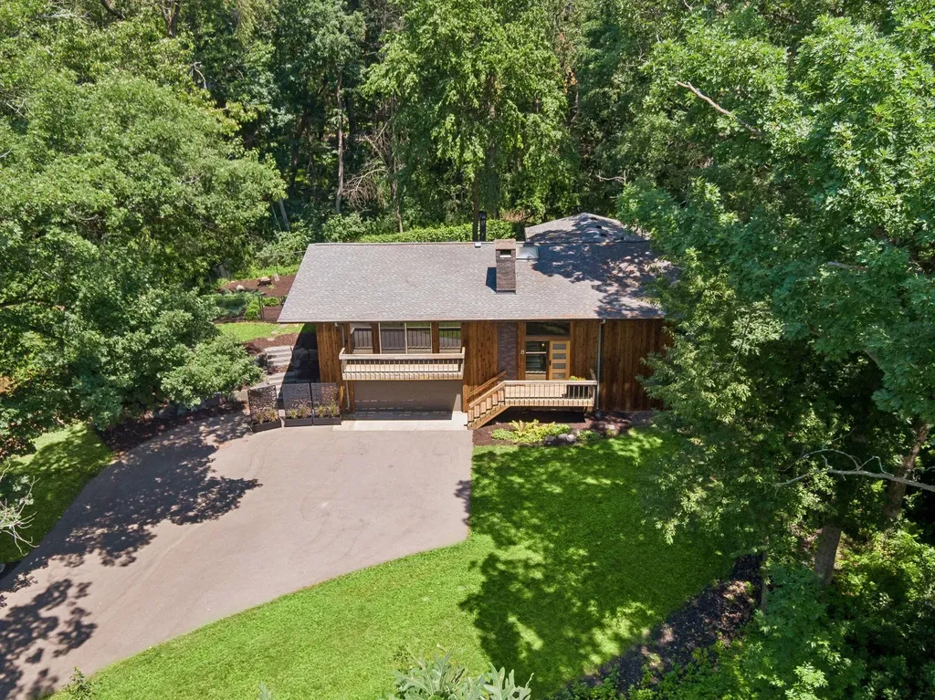 8 Sandpiper Lane North Oaks MN 55127