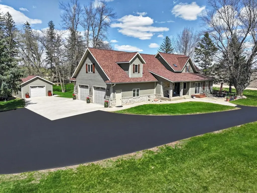 1608 E Lake Jessie Road SE Alexandria MN 56308