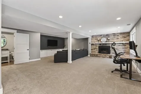 8955 Quinn Road Chanhassen MN 55317