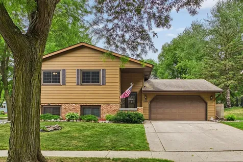 3301 Knob Lane NW Rochester MN 55901