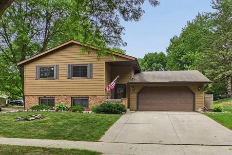 3301 Knob Lane NW Rochester MN 55901