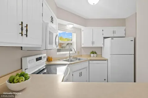1421 Granada Trail N Oakdale MN 55128