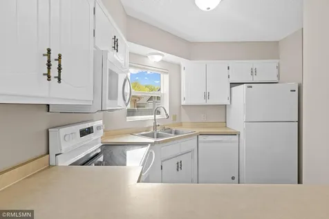 1421 Granada Trail N Oakdale MN 55128