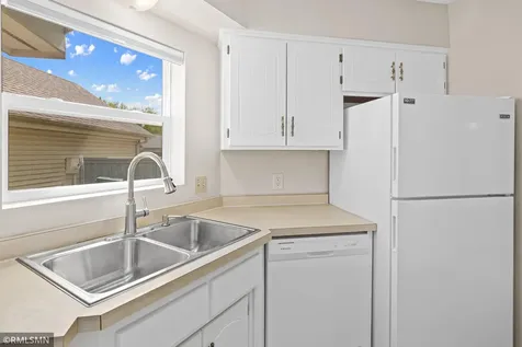 1421 Granada Trail N Oakdale MN 55128
