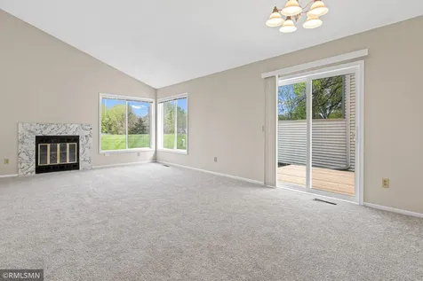 1421 Granada Trail N Oakdale MN 55128