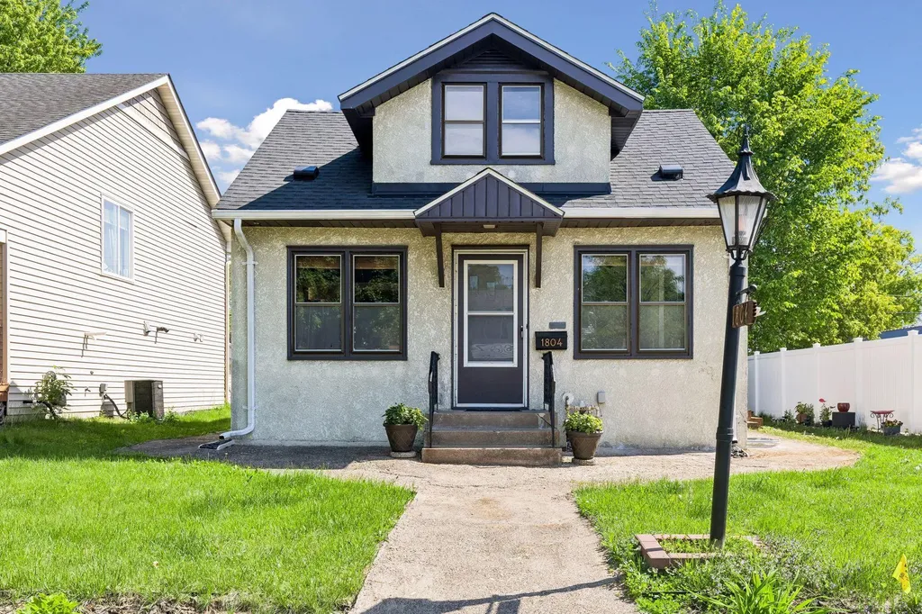 1804 7th Street E Saint Paul MN 55119