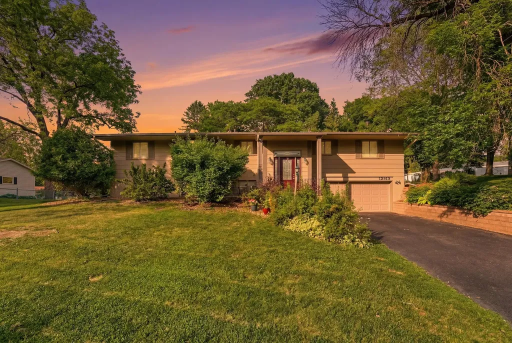 12913 Eagle Ridge Drive Burnsville MN 55337