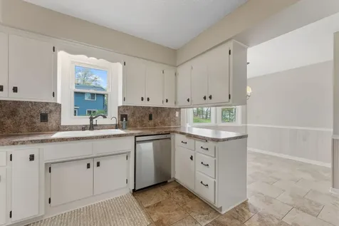 10 Western Terrace Golden Valley MN 55426