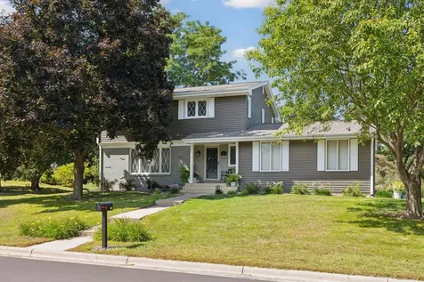 10 Western Terrace Golden Valley MN 55426