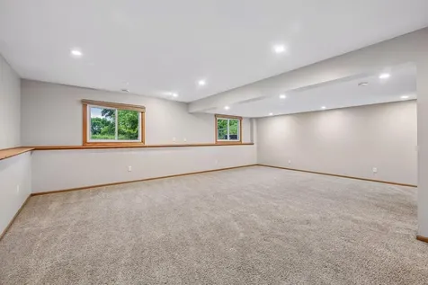 1070 Butte Court Chanhassen MN 55317
