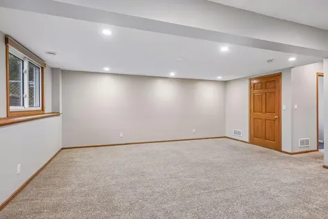 1070 Butte Court Chanhassen MN 55317