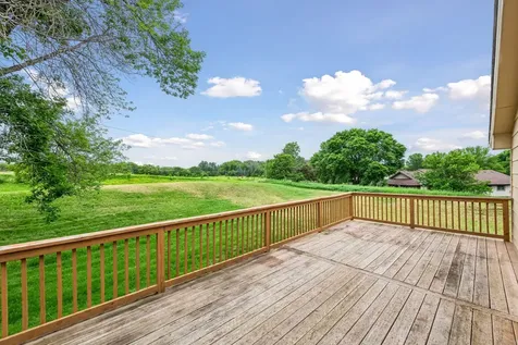 1070 Butte Court Chanhassen MN 55317