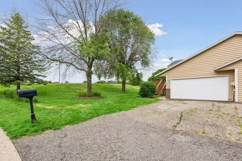 1070 Butte Court Chanhassen MN 55317